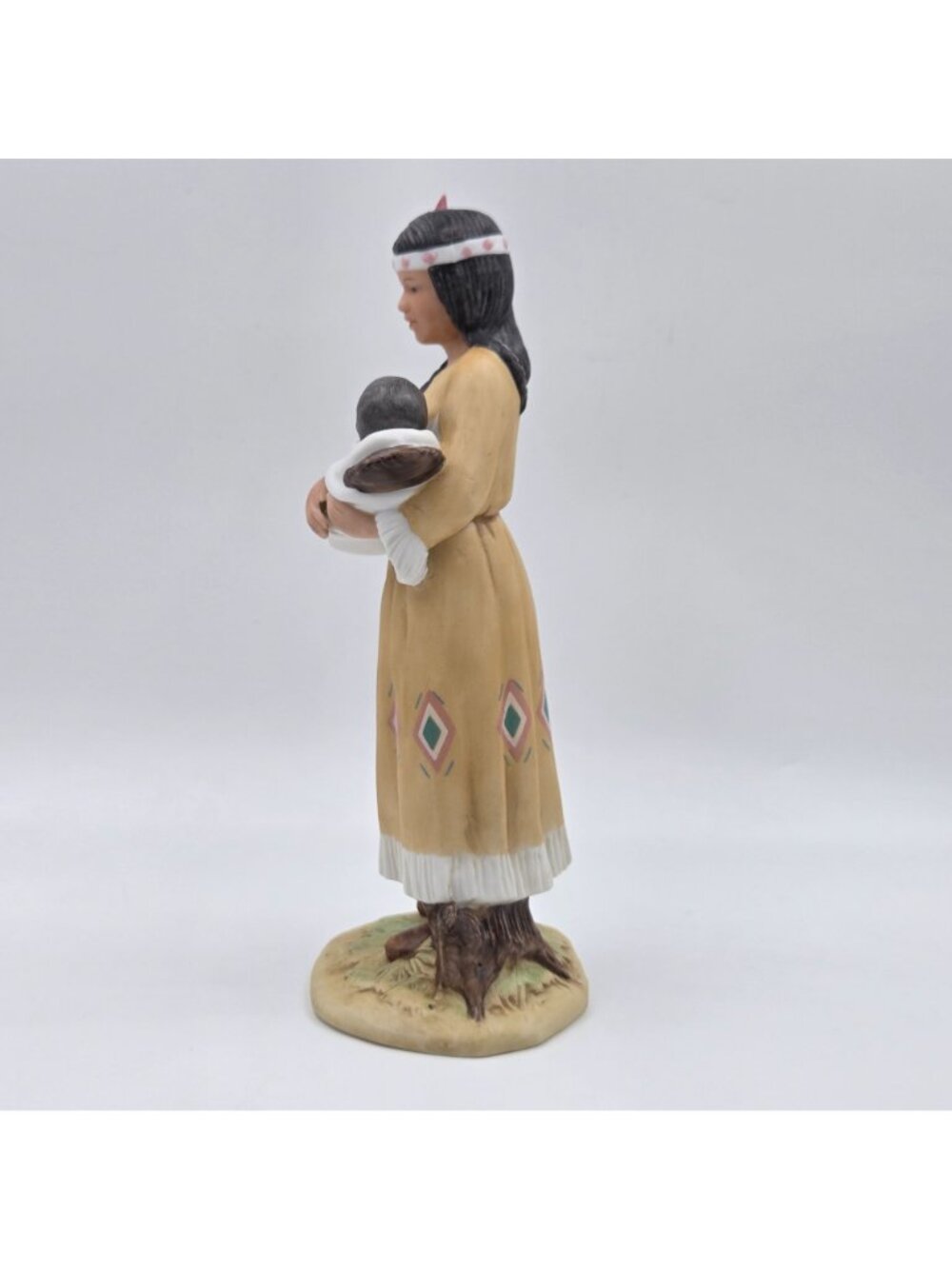 Homco Native American Woman Holding Baby Figurine #1447 Porcelain 1990s - Picture 4 of 14